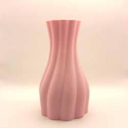 Un vase aux courbes tendres, avec verre intérieur, pour sublimer vos fleurs et illuminer votre intérieur.