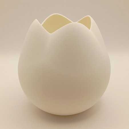 Tulipe Éclatante : abat-jour en forme de tulipe stylisée, diffusant une lumière douce et chaleureuse.